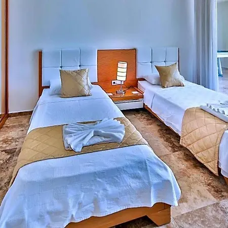 Villa Sleeps 11 Pool Air Con Wifi