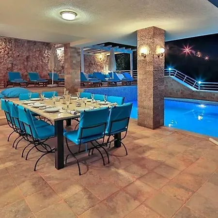 Sleeps 11 Pool Air Con Wifi