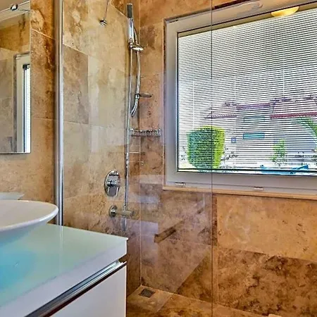 Sleeps 11 Pool Air Con Wifi Villa