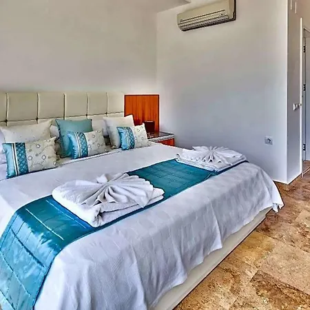 Villa Sleeps 11 Pool Air Con Wifi *